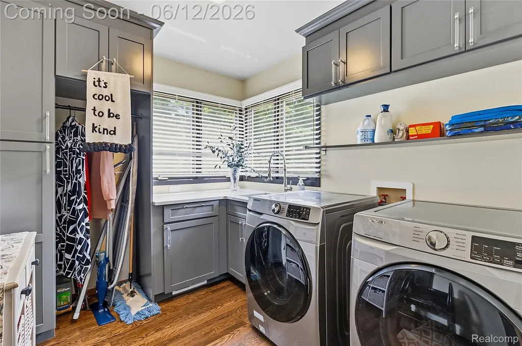 4057 Fox Lake Drive West Bloomfield Charter Township MI 48302