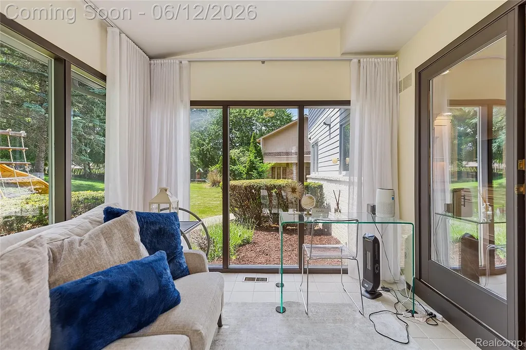 4057 Fox Lake Drive West Bloomfield Charter Township MI 48302