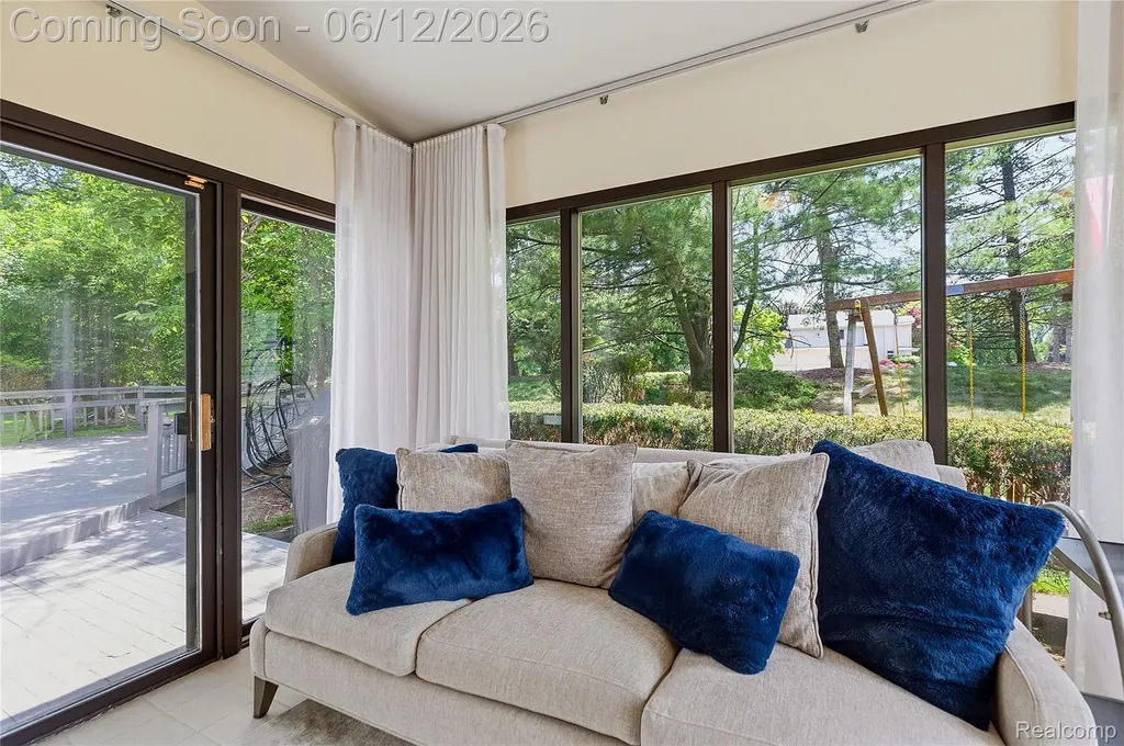4057 Fox Lake Drive West Bloomfield Charter Township MI 48302