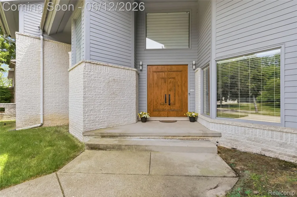 4057 Fox Lake Drive West Bloomfield Charter Township MI 48302