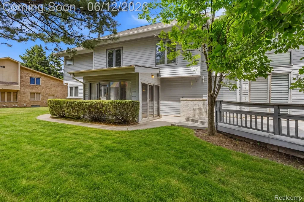 4057 Fox Lake Drive West Bloomfield Charter Township MI 48302