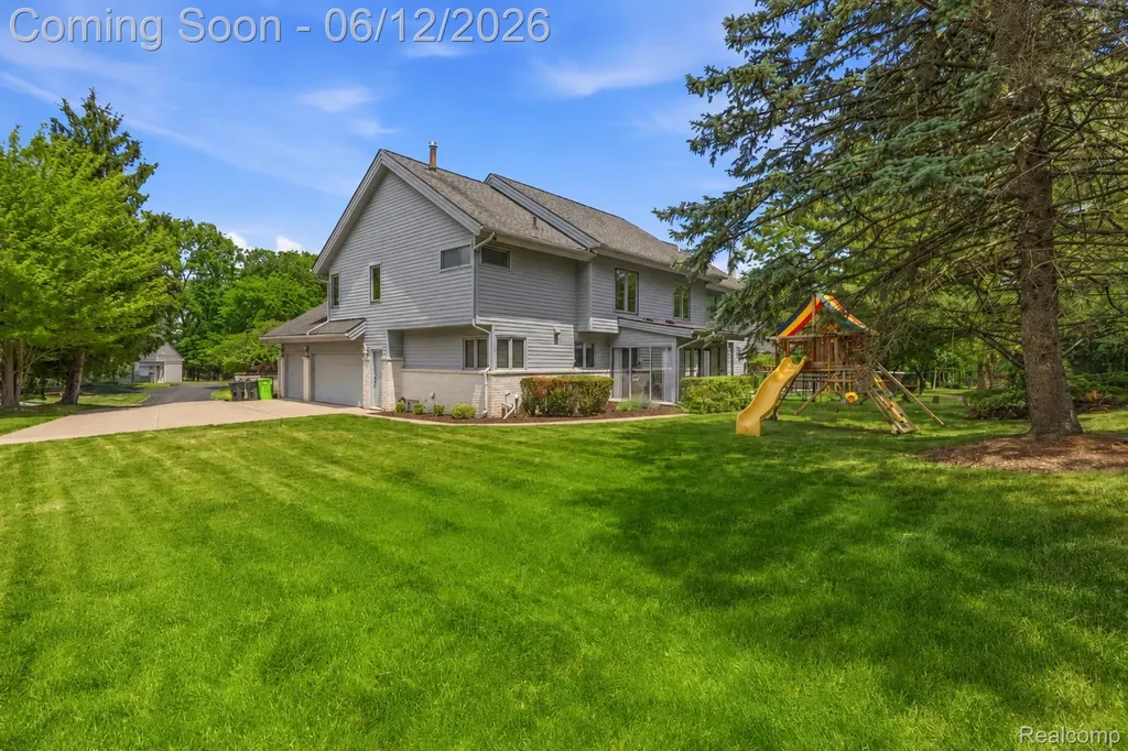 4057 Fox Lake Drive West Bloomfield Charter Township MI 48302