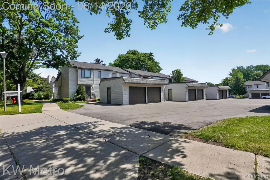 1420 Roxburgh Avenue East Lansing City MI 48823