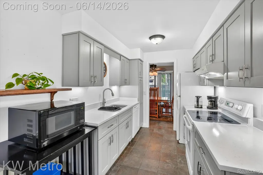 1420 Roxburgh Avenue East Lansing City MI 48823