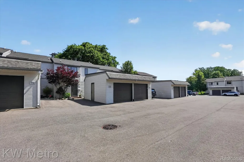 1420 Roxburgh Avenue East Lansing City MI 48823