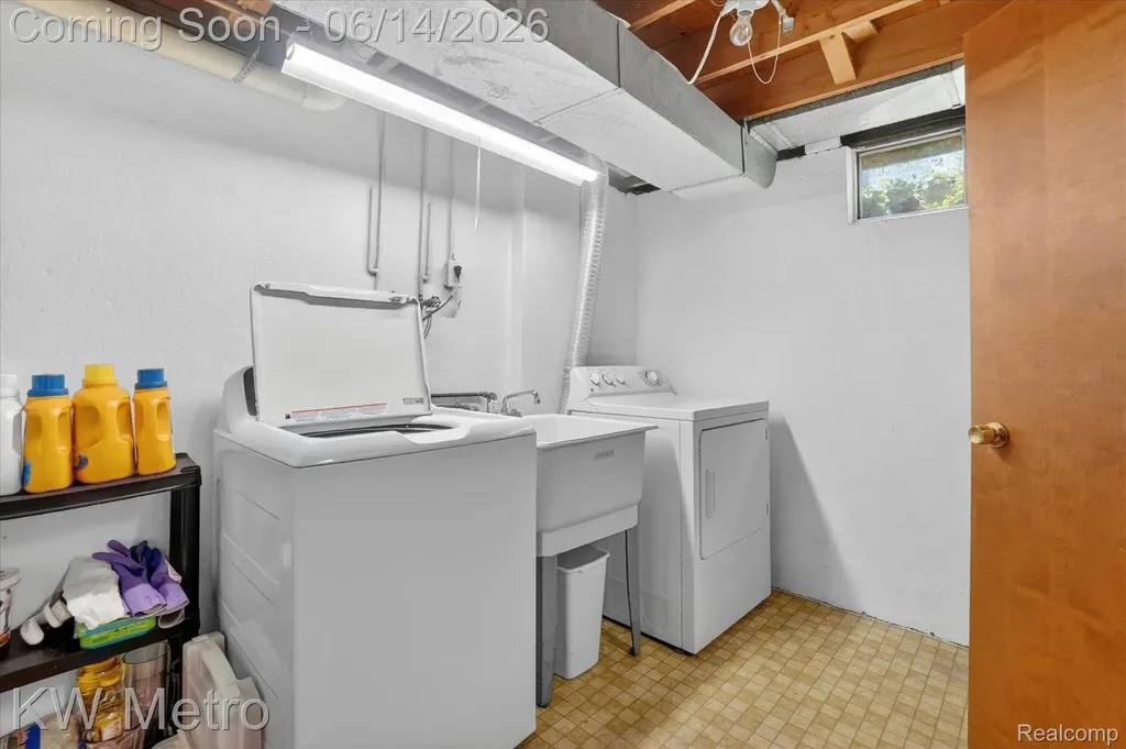 1420 Roxburgh Avenue East Lansing City MI 48823