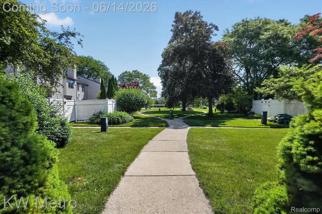 1420 Roxburgh Avenue East Lansing City MI 48823