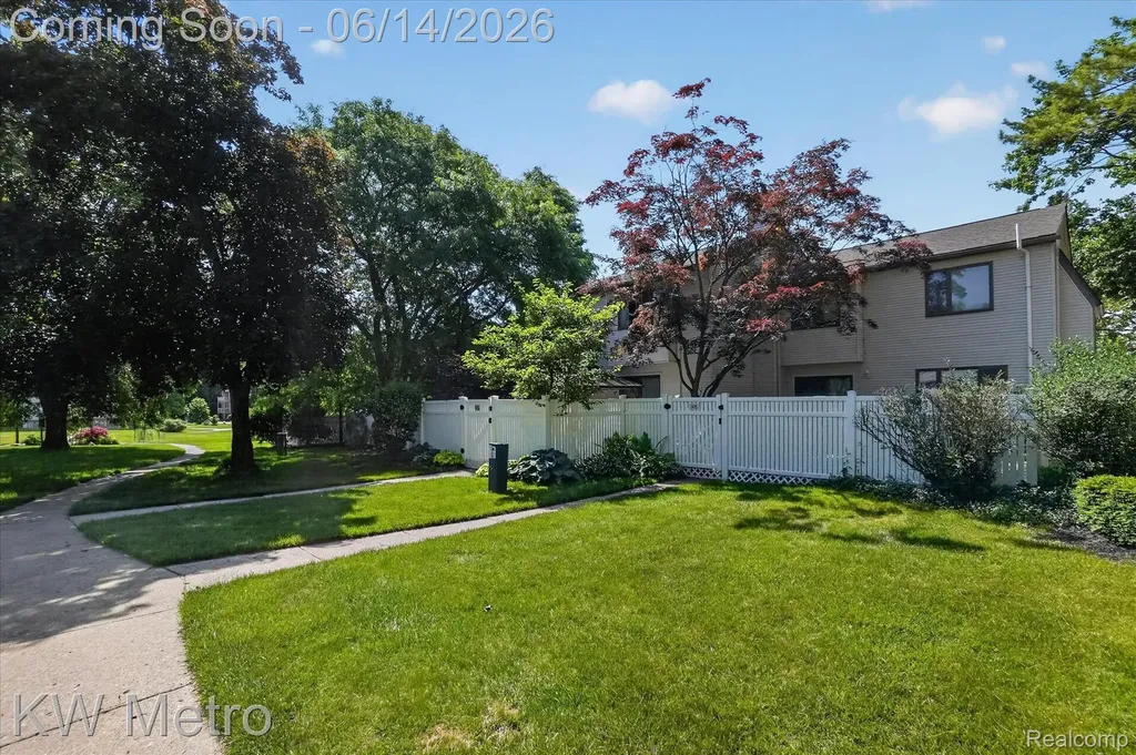 1420 Roxburgh Avenue East Lansing City MI 48823