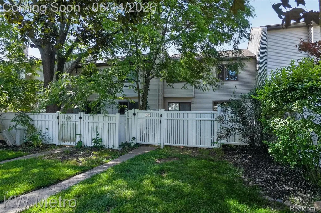 1420 Roxburgh Avenue East Lansing City MI 48823