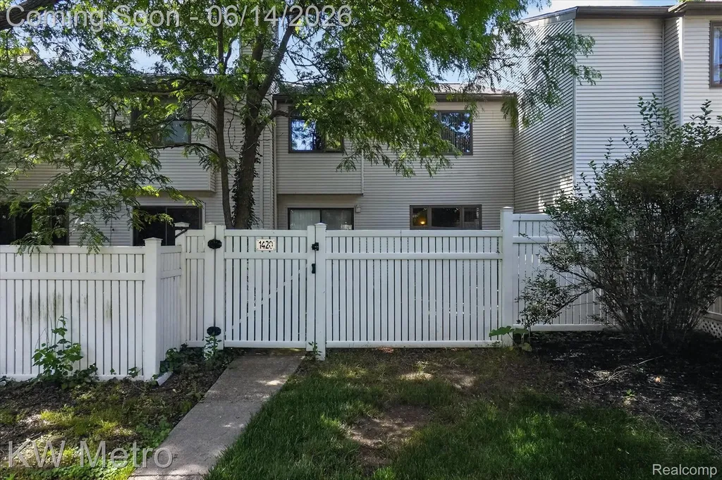 1420 Roxburgh Avenue East Lansing City MI 48823