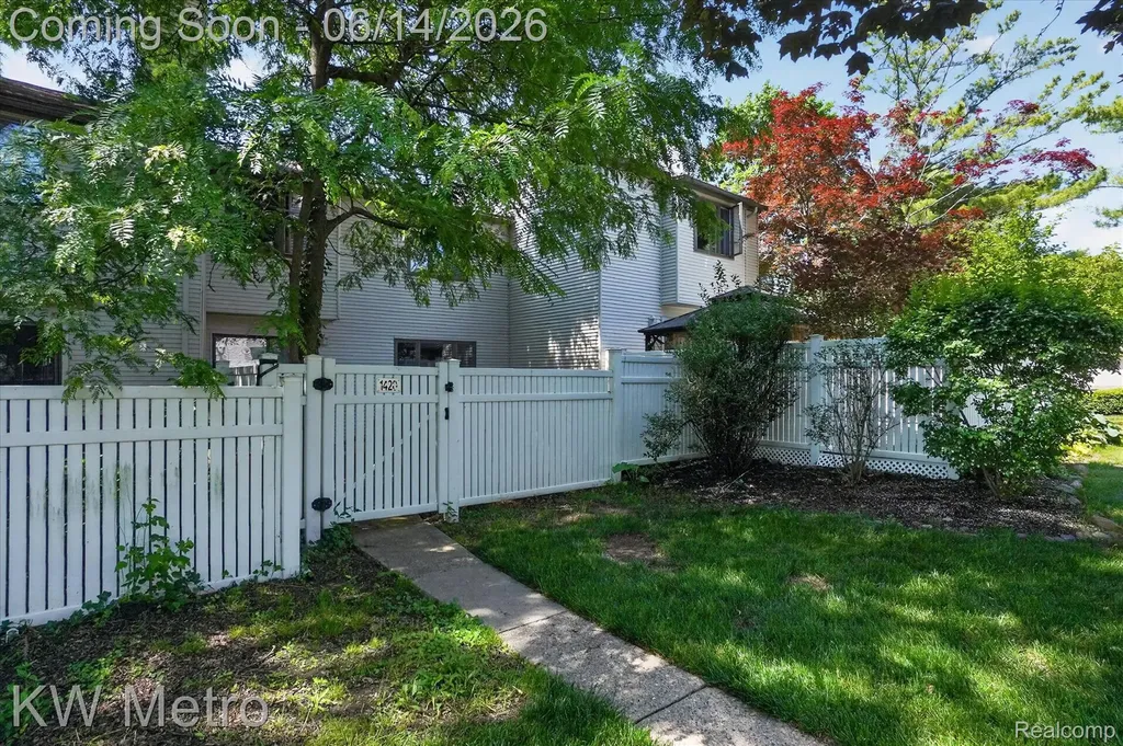 1420 Roxburgh Avenue East Lansing City MI 48823