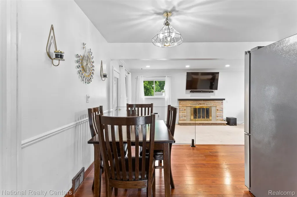 23054 Cora Avenue Farmington Hills City MI 48336