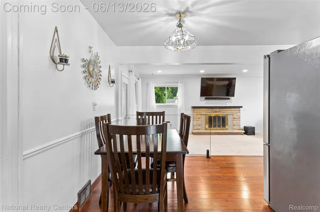 23054 Cora Avenue Farmington Hills City MI 48336