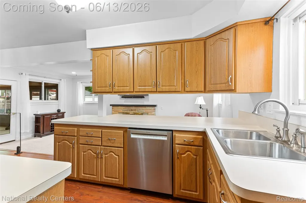 23054 Cora Avenue Farmington Hills City MI 48336