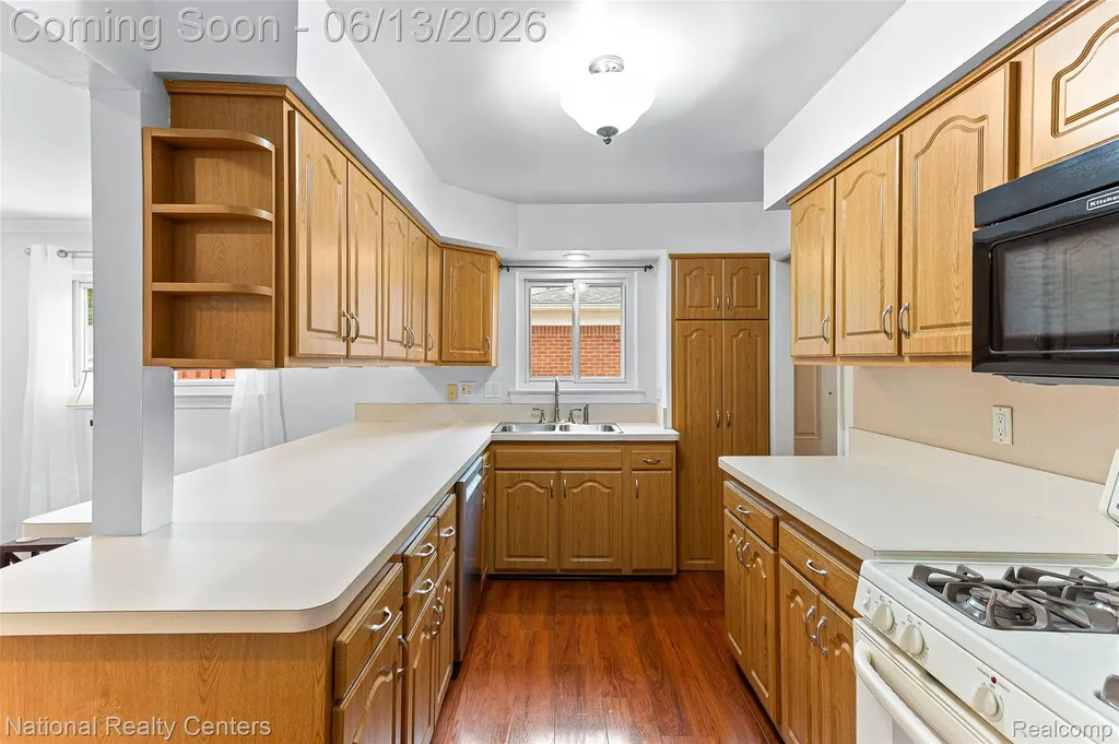 23054 Cora Avenue Farmington Hills City MI 48336