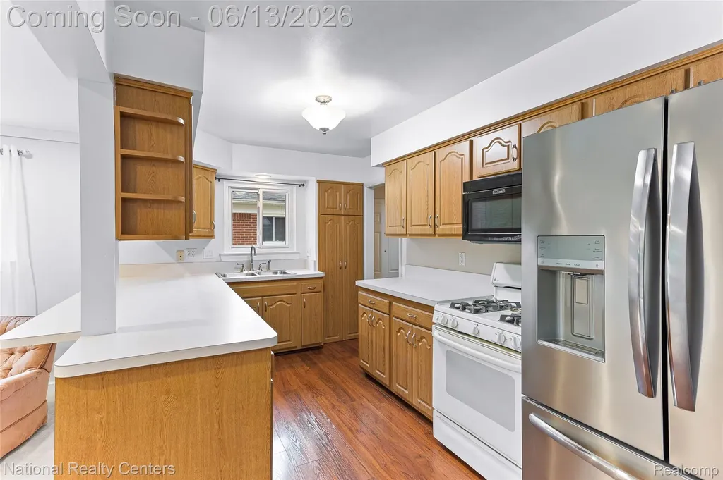 23054 Cora Avenue Farmington Hills City MI 48336