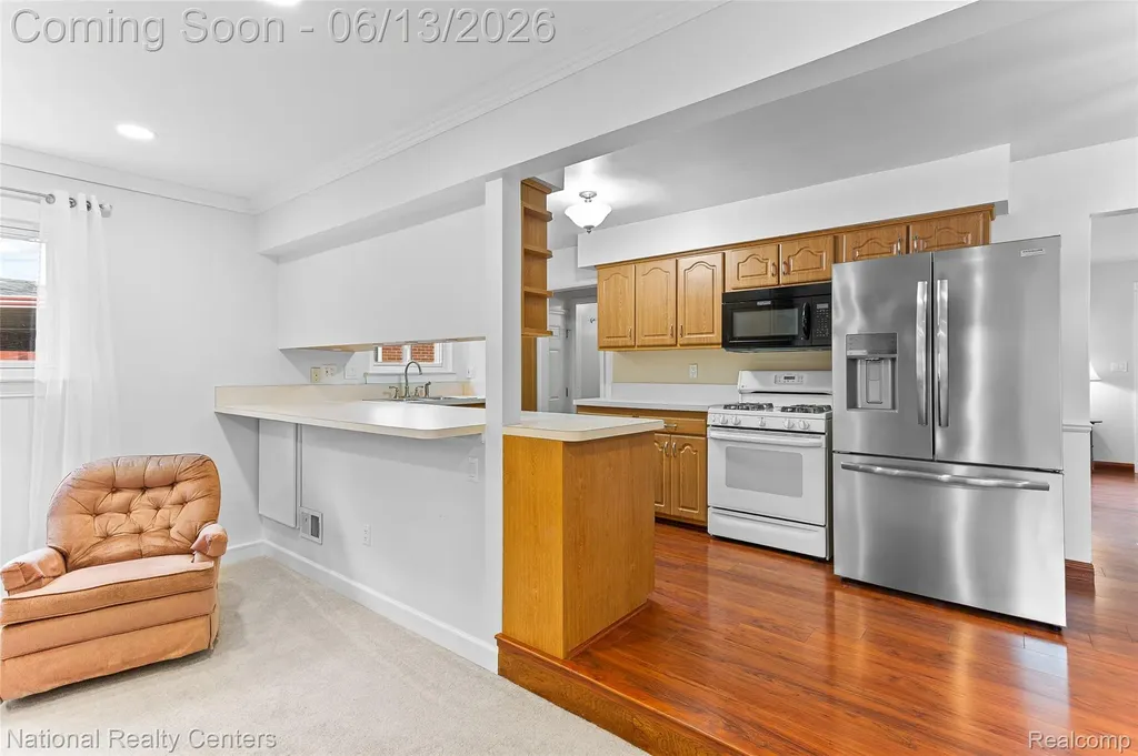 23054 Cora Avenue Farmington Hills City MI 48336