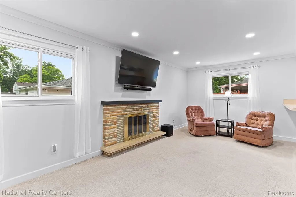23054 Cora Avenue Farmington Hills City MI 48336
