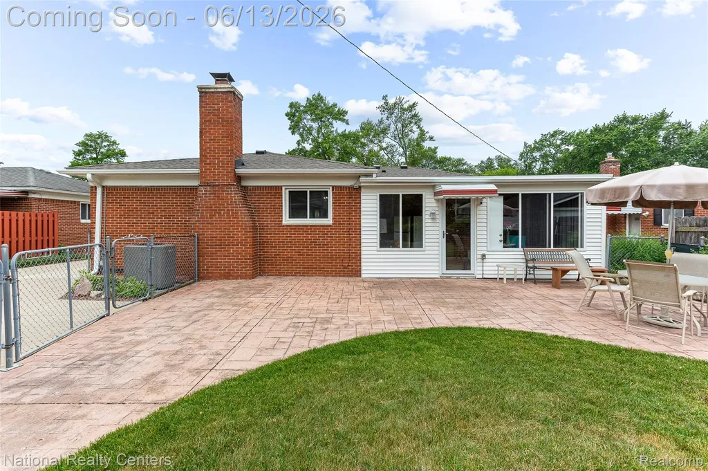 23054 Cora Avenue Farmington Hills City MI 48336
