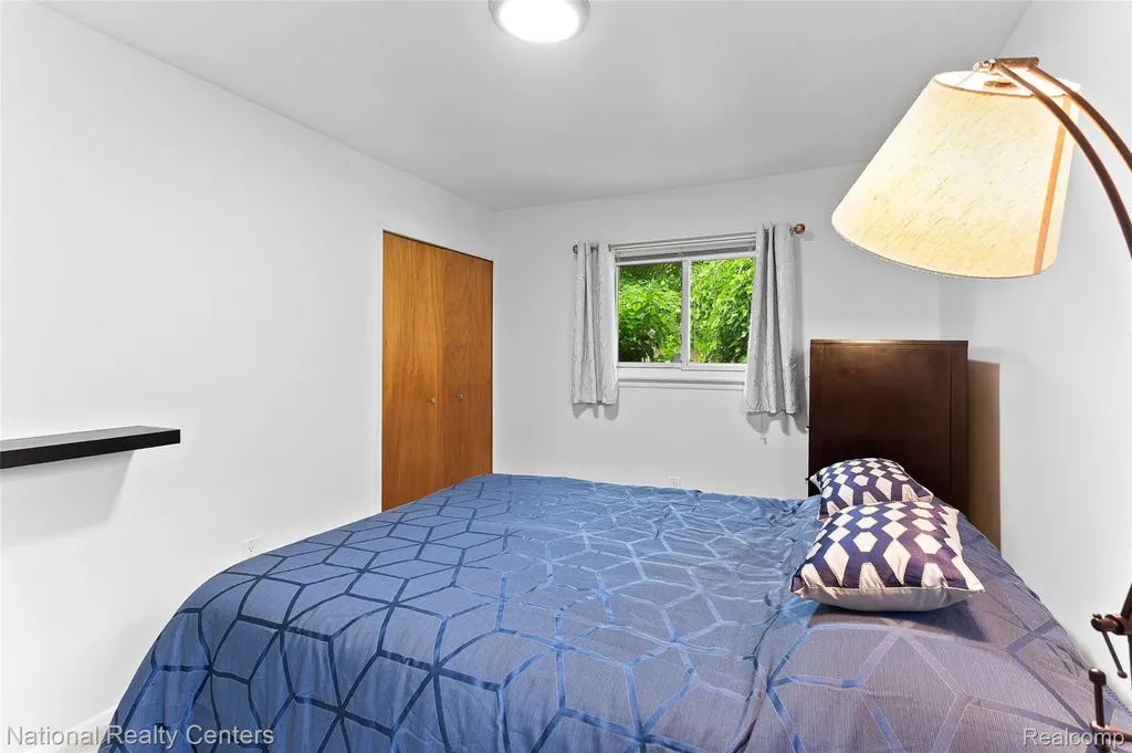 23054 Cora Avenue Farmington Hills City MI 48336