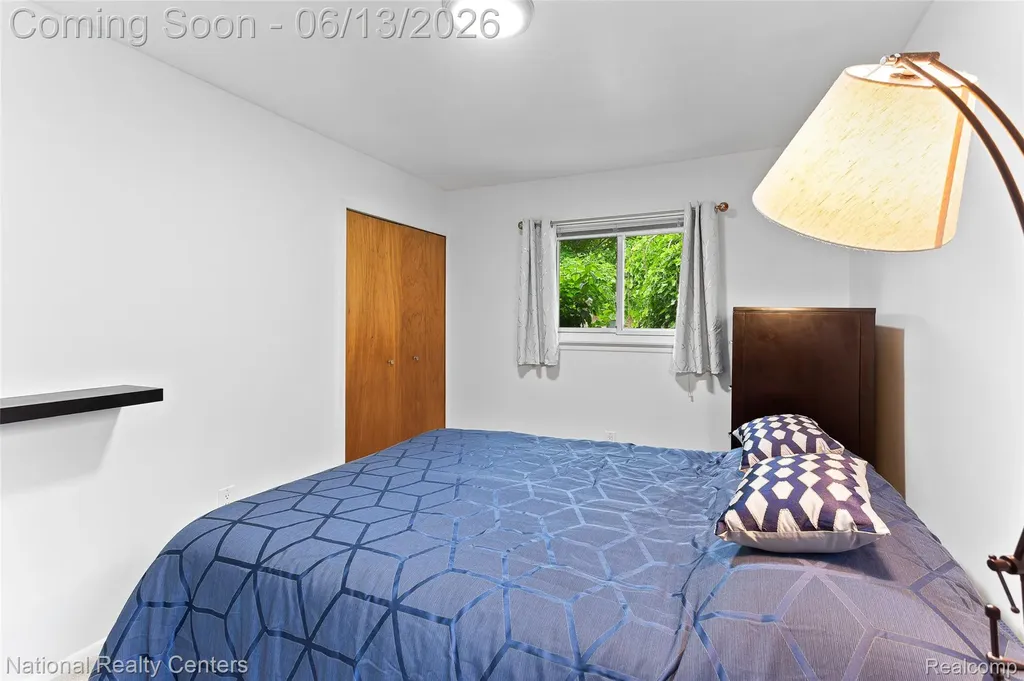 23054 Cora Avenue Farmington Hills City MI 48336
