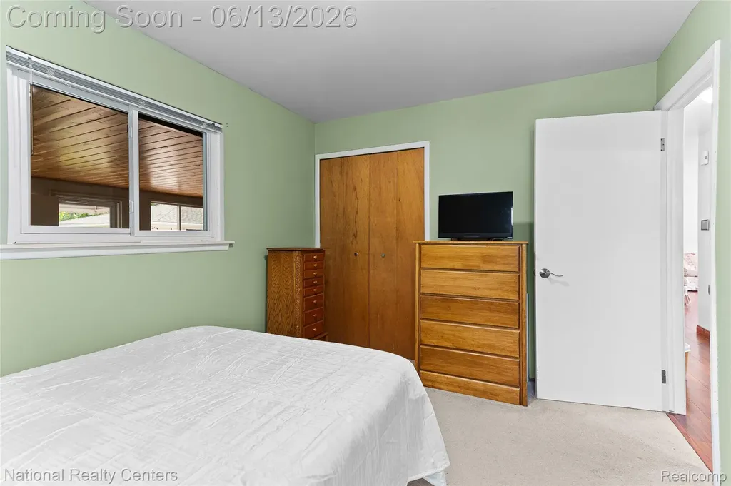 23054 Cora Avenue Farmington Hills City MI 48336