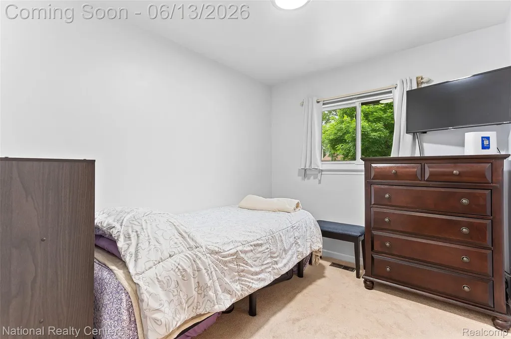 23054 Cora Avenue Farmington Hills City MI 48336