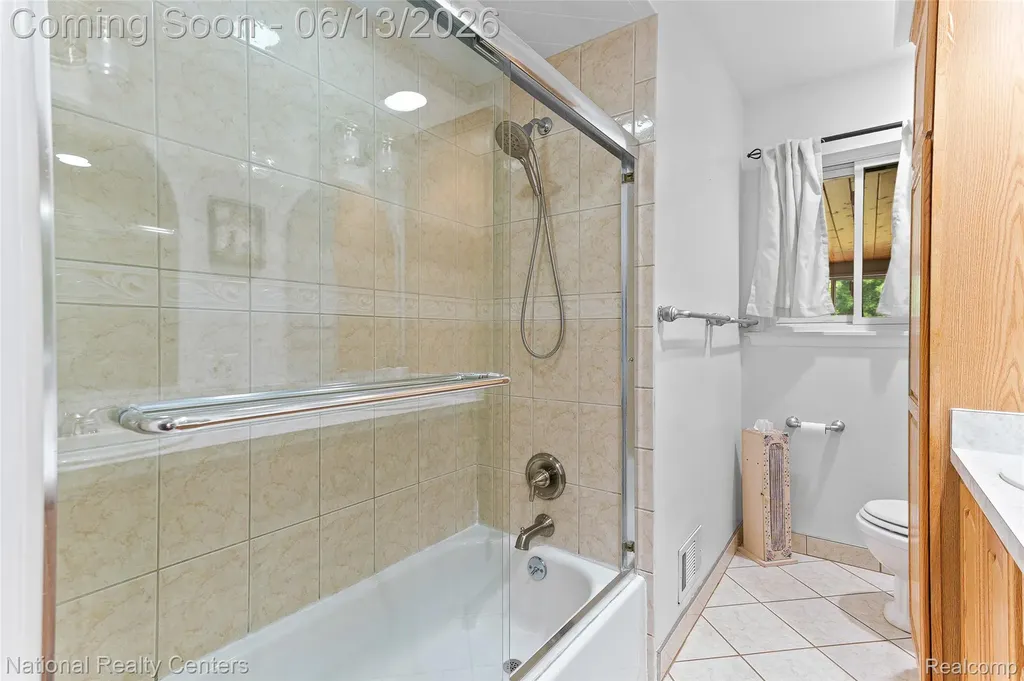 23054 Cora Avenue Farmington Hills City MI 48336