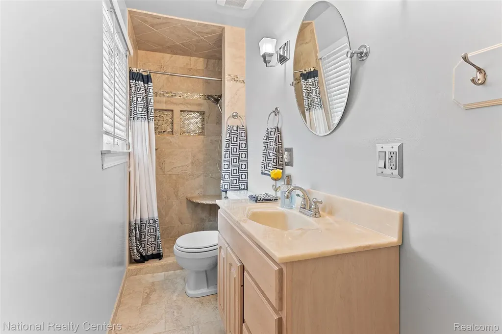 23054 Cora Avenue Farmington Hills City MI 48336