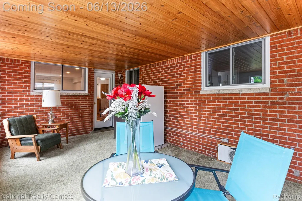 23054 Cora Avenue Farmington Hills City MI 48336