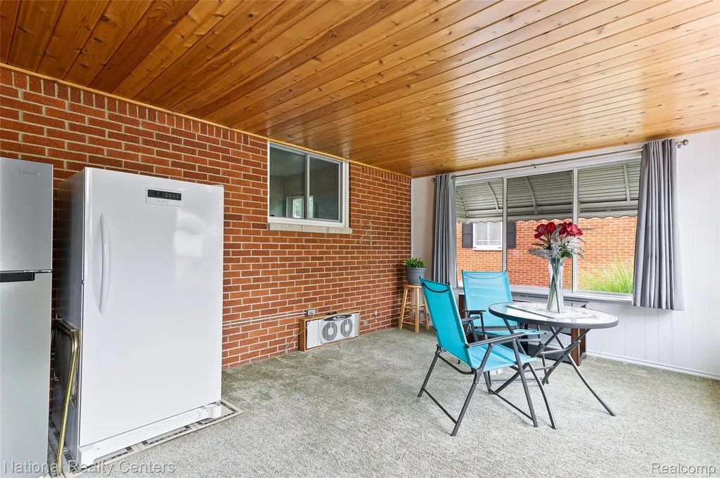 23054 Cora Avenue Farmington Hills City MI 48336