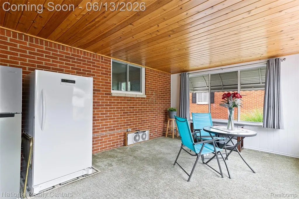 23054 Cora Avenue Farmington Hills City MI 48336
