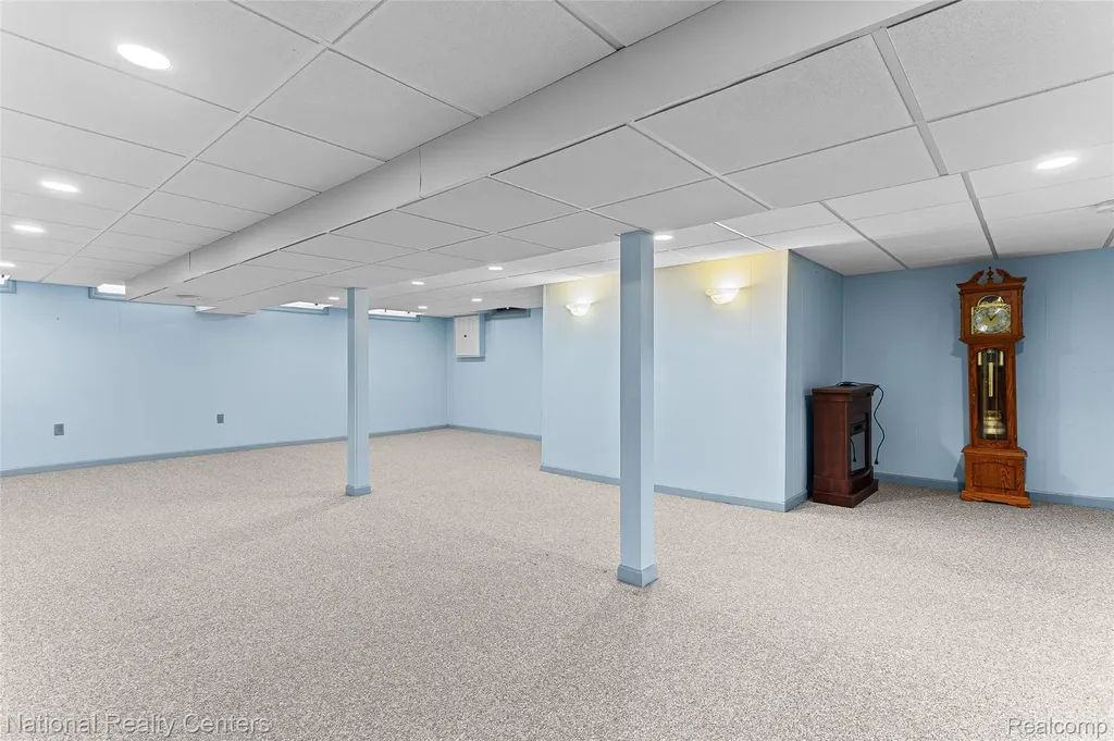 23054 Cora Avenue Farmington Hills City MI 48336
