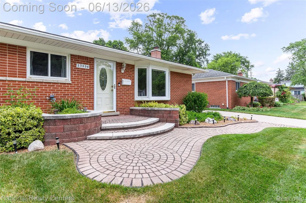 23054 Cora Avenue Farmington Hills City MI 48336