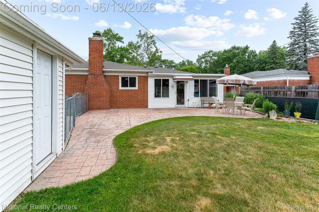 23054 Cora Avenue Farmington Hills City MI 48336