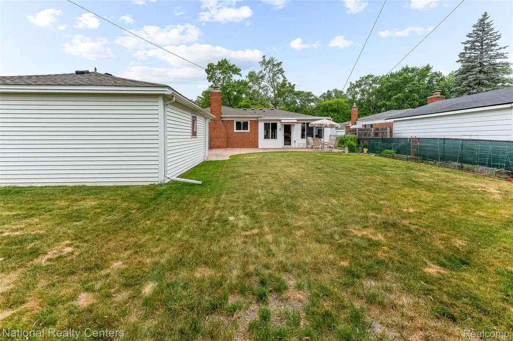 23054 Cora Avenue Farmington Hills City MI 48336