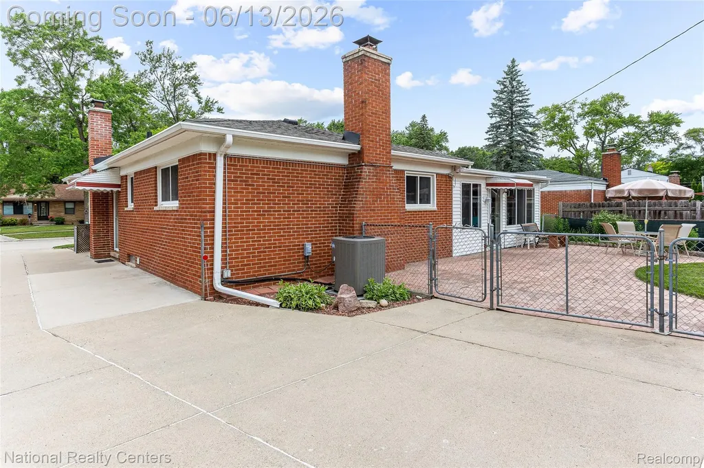 23054 Cora Avenue Farmington Hills City MI 48336