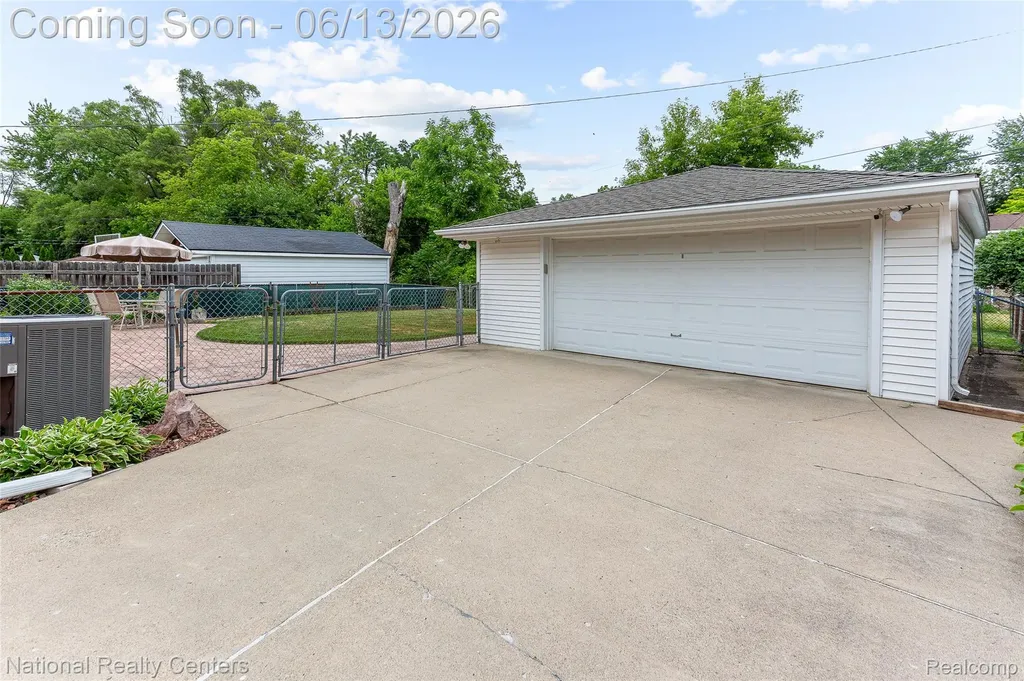 23054 Cora Avenue Farmington Hills City MI 48336
