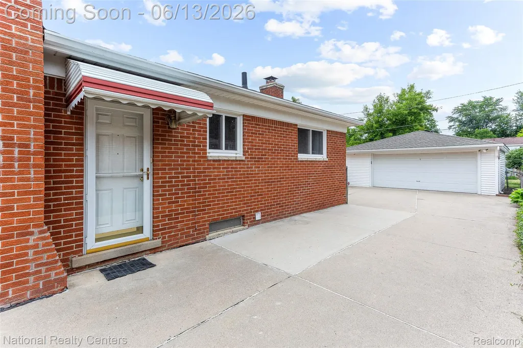 23054 Cora Avenue Farmington Hills City MI 48336