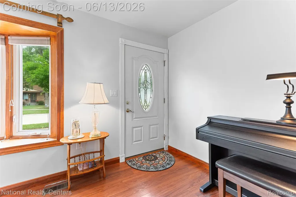 23054 Cora Avenue Farmington Hills City MI 48336