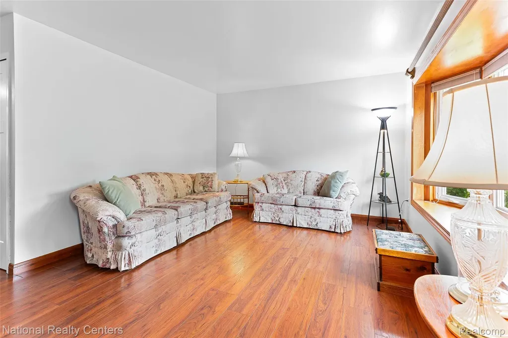23054 Cora Avenue Farmington Hills City MI 48336