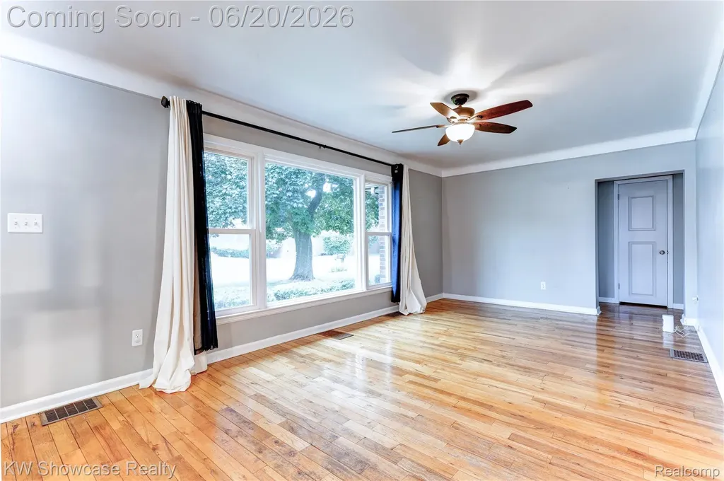 19175 Shadyside Street Livonia City MI 48152