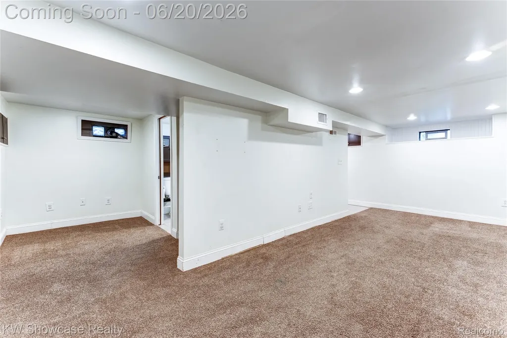 19175 Shadyside Street Livonia City MI 48152