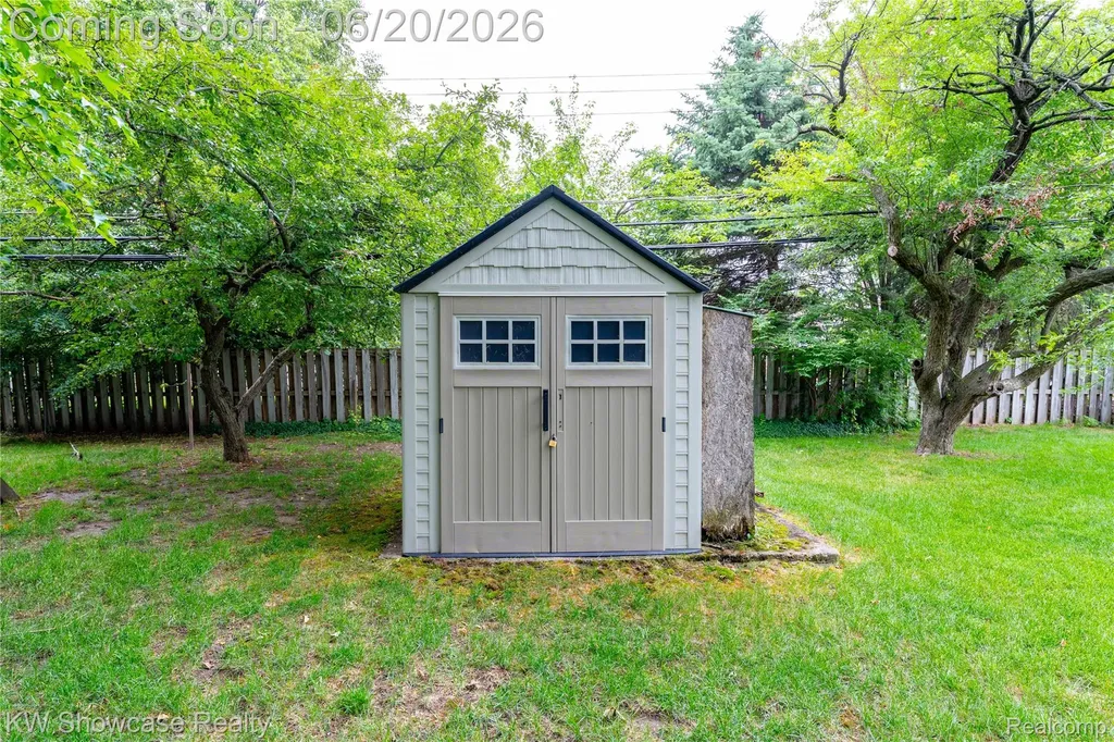 19175 Shadyside Street Livonia City MI 48152