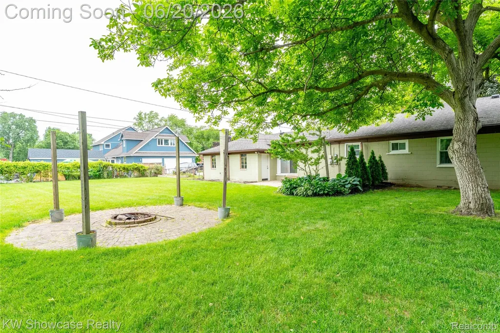 19175 Shadyside Street Livonia City MI 48152