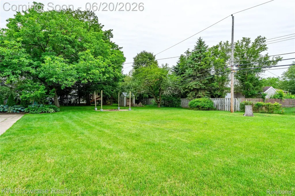 19175 Shadyside Street Livonia City MI 48152