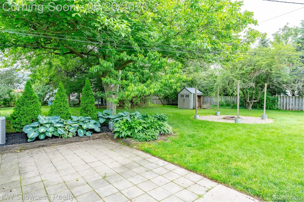 19175 Shadyside Street Livonia City MI 48152
