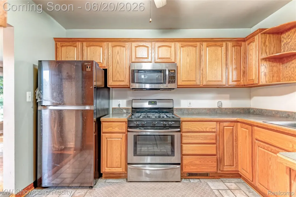 19175 Shadyside Street Livonia City MI 48152