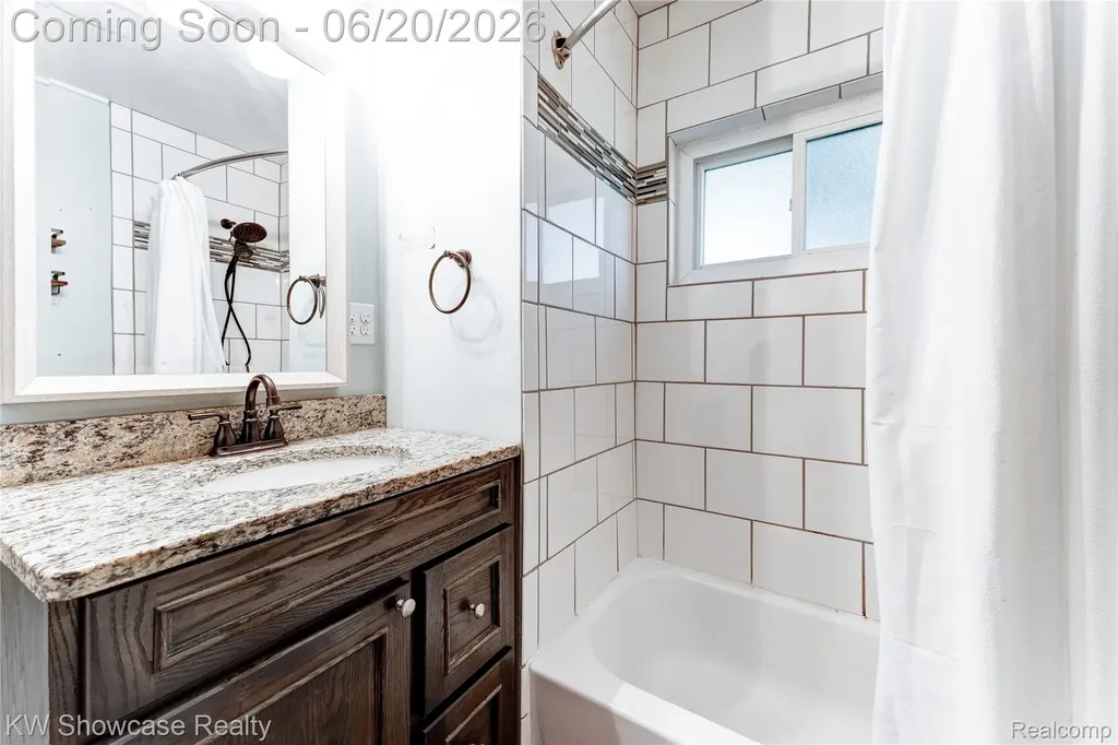 19175 Shadyside Street Livonia City MI 48152