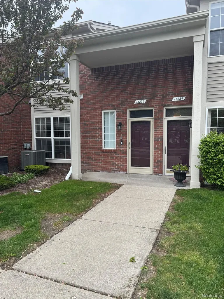 15228 Yale Drive Clinton Charter Township MI 48038